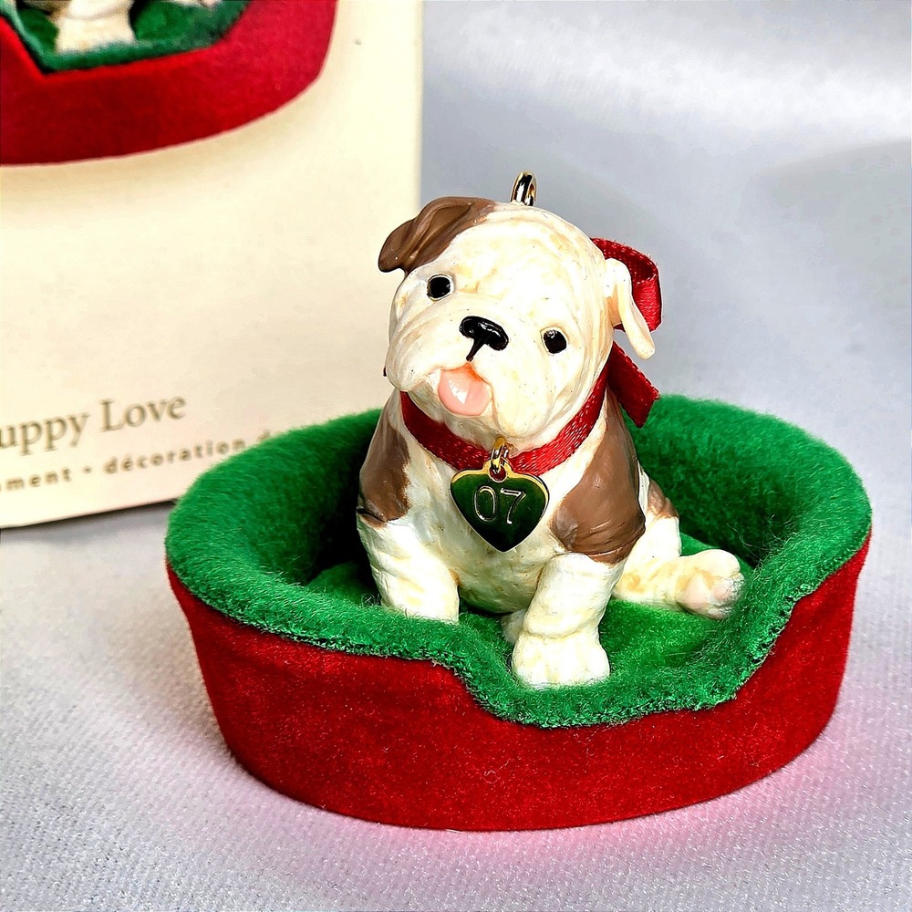 Hallmark Keepsake 2007 Puppy Love English Bulldog Ornament 17th in Series